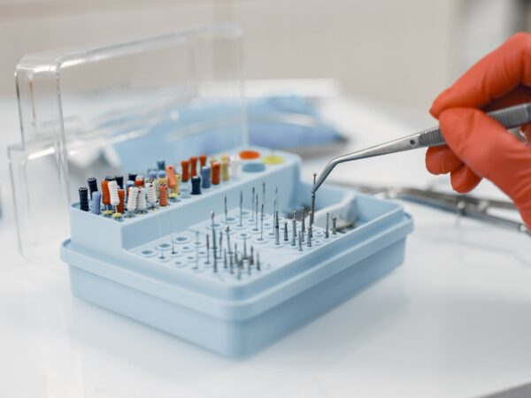 A importância do microaplicador na dentística: precisão e controle nos procedimentos